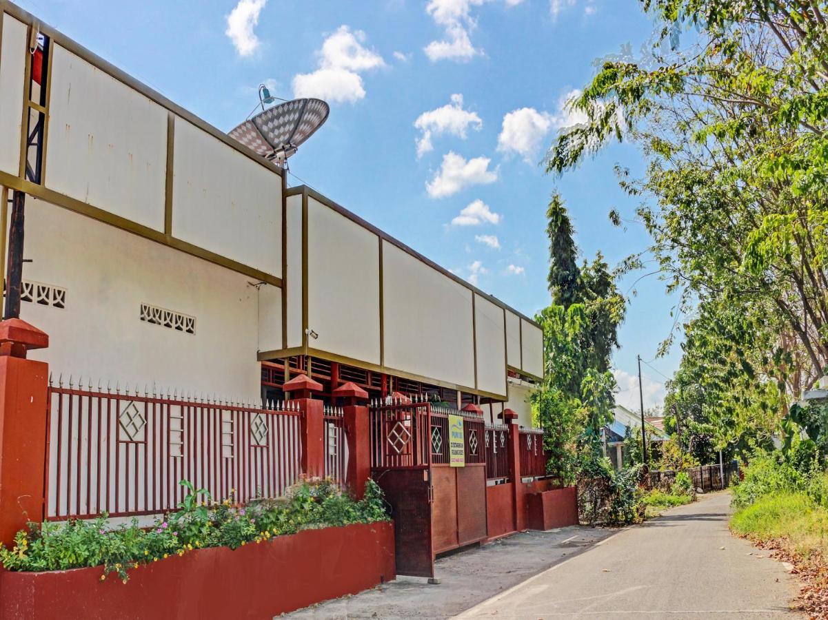 Oyo 91416 Puri 88 Homestay Купанг Екстериор снимка